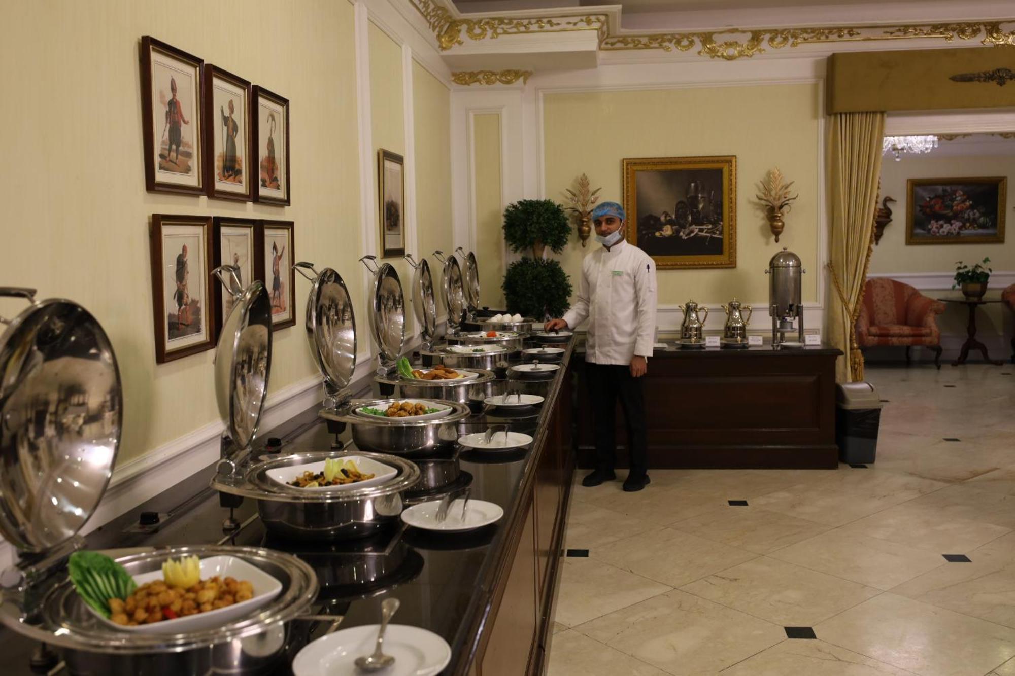 ハビタット ホテル オール スイーツ アル コバール アル・コバール エクステリア 写真 A buffet at the Taj Mahal Palace, Mumbai, India